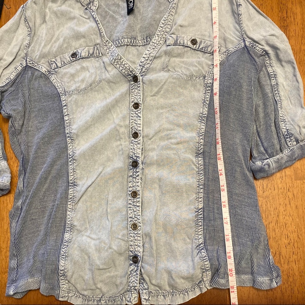 Button-up blouse - Picture 6 of 7